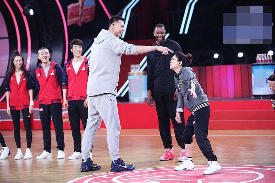 3米|韩德君|易建联|赛期_新浪新闻