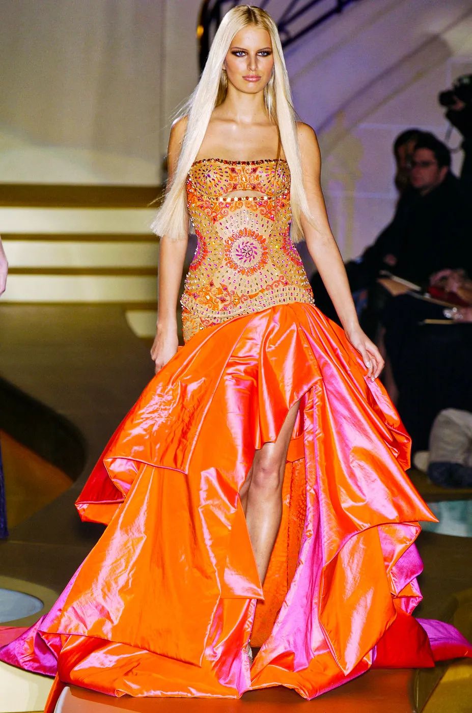 被公认为"传奇超模",17岁登顶级杂志封面,还是mdc记录的持者