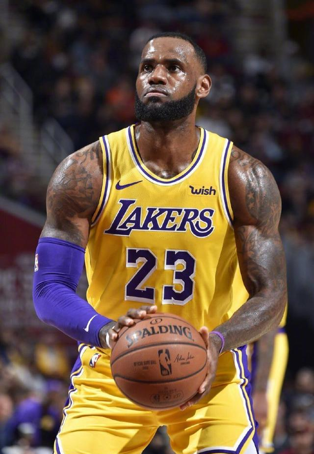 从小皇帝到联盟门面,从骑士热火再到湖人,詹姆斯一步步诠释伟大|詹姆