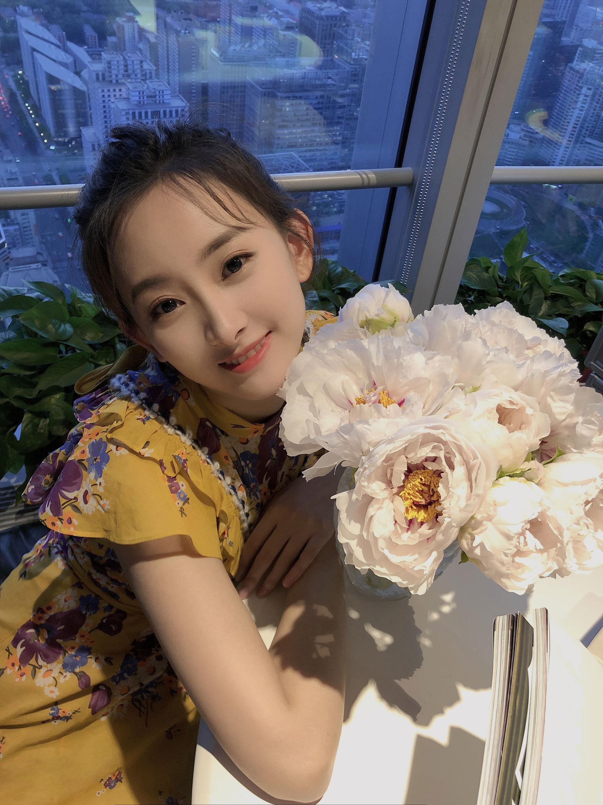 甜美笑容让心都融化了