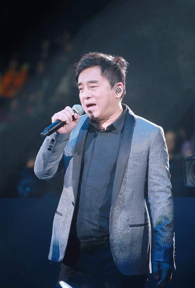 56岁吕方为迎接新生儿豪掷千金小屋换大屋,常年四处登台身家过亿