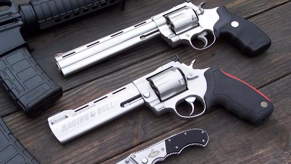 左轮手枪的成功之处,也许就在拥有可以快速装弹的装弹工具