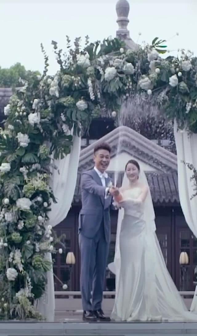 37岁主持人沈涛神秘妻子罕露面二人婚礼现场曝光520大秀恩爱