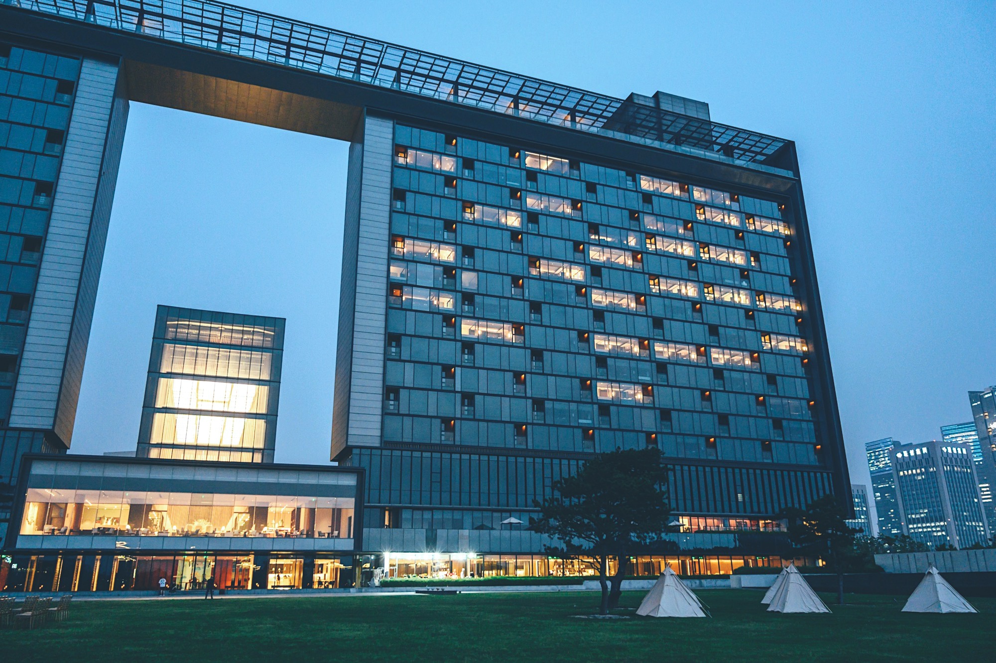 南京首家七星级酒店,坐落在长江边,将六朝文化完美融合了进来|涵碧楼