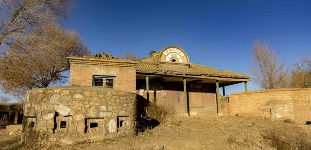 内蒙古旅游：说说呼和浩特白塔国际机场、白塔火车站以及那座白