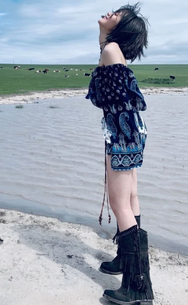 有一种"漫画腿"叫段奥娟,瘦到能把长靴穿得超空荡,真是绝了