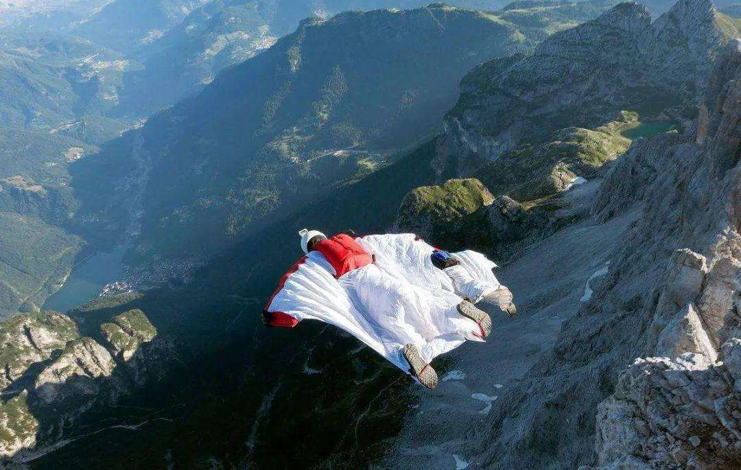 女大学生翼装飞行遇难!可以挑战极限,但千万不能没了底线