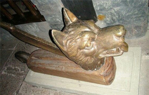 他发明了狗头铡又亲手将自己送上了狗头铡他的名字都很耳熟