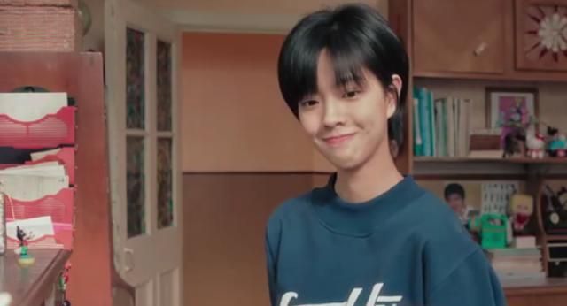 这部剧中饰演女主李进步的是前段时间热播剧《我的