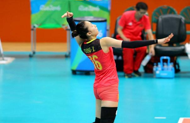 一人号称"魔球手"|发球|中国女排|张常宁_新浪新闻