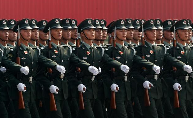 与仪仗队员同样帅气的礼宾枪里有没有子弹？会不会击发？|礼宾|仪仗队|子弹_新浪新闻