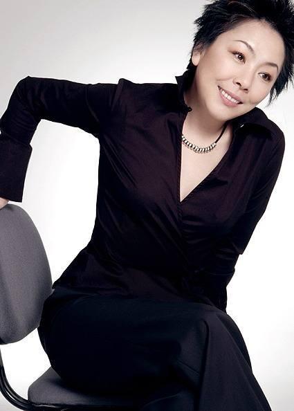 被赵本山捧红,花60万整容18项,被男友骗财骗色,衡越怎么样了?