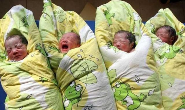 孕妇生下"四胞胎",看到最后一个孩子,护士表示:老四造福全家