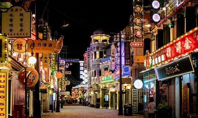 穿越,港式美食,表演秀……内地版"香港"满足你,周末就来这