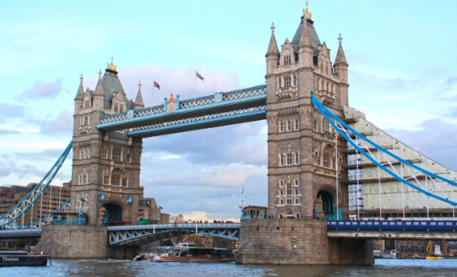 英国标志性建筑大桥是塔是桥分不清被誉为伦敦的象征