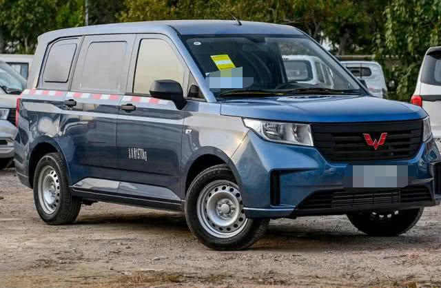 新款五菱宏光plus将上市,预售5万,外观变样,终于摆脱面包味儿