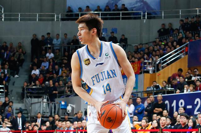 黄毅超:从险些退役再到福建男篮悍将,完成了一段属于自己的逆袭