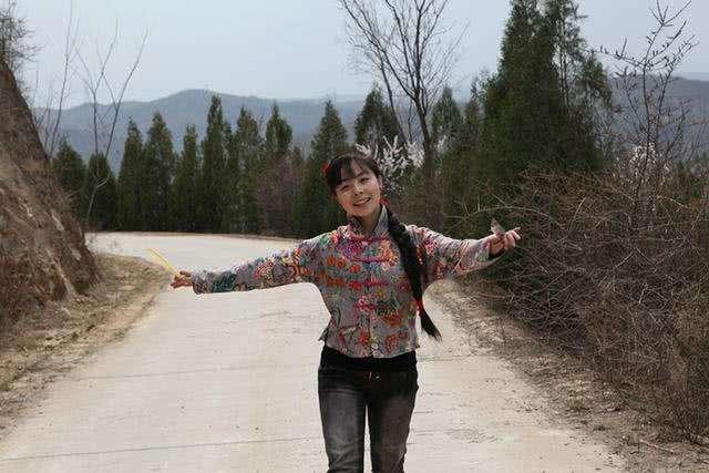 王二妮:走红后放弃名利,回农村下地,放牛,婚后道尽妇女辛酸!