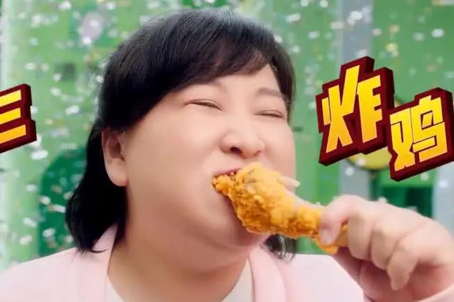 贾玲拍宣传片胖到认不出别的小姑娘假吃而她啃鸡腿太真实