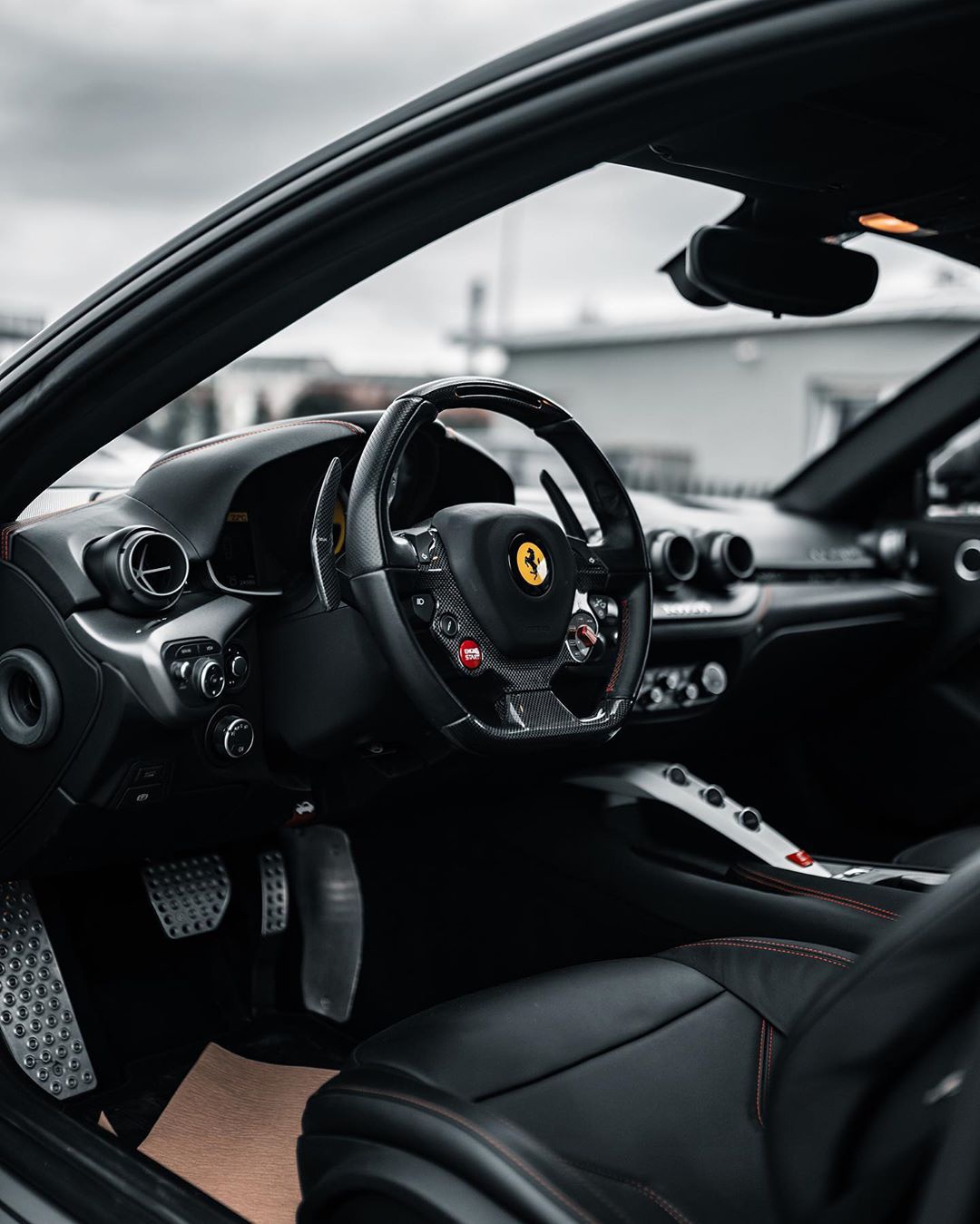 法拉利f12 berlinetta实车 v12发动机