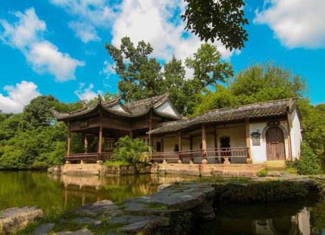 中国水口园林第一村,拥有极浓厚的古园林特色,被誉为"小西湖"