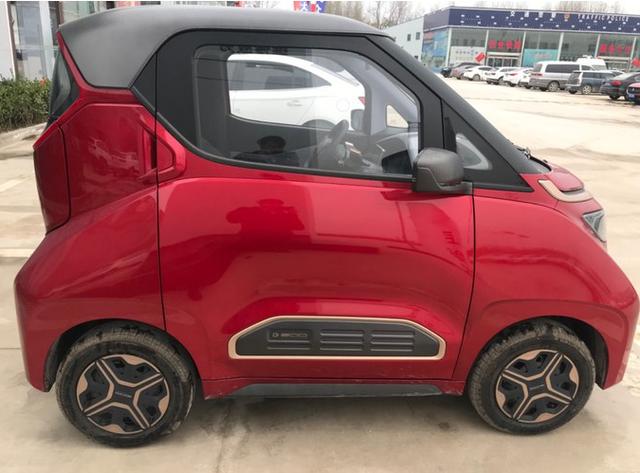 一开始对于宝骏e200,我的了解并不多,只知道这是一款售价在4万多的