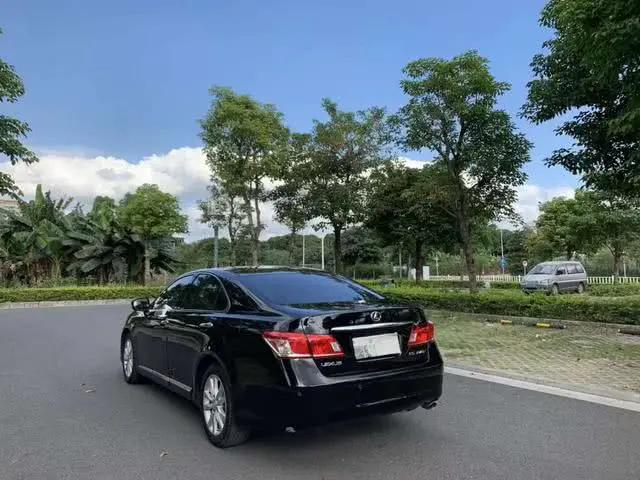 12款凌志es240售价7.8万,外观显得更加的动感,立体和帅气