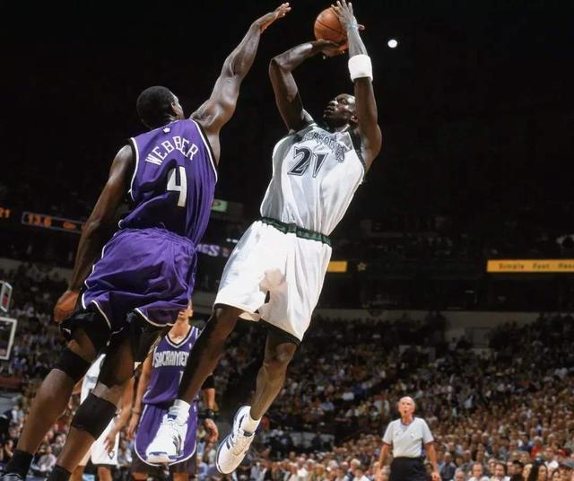 加内特在这轮系列赛,压制且盖过了国王队韦伯的锋芒.