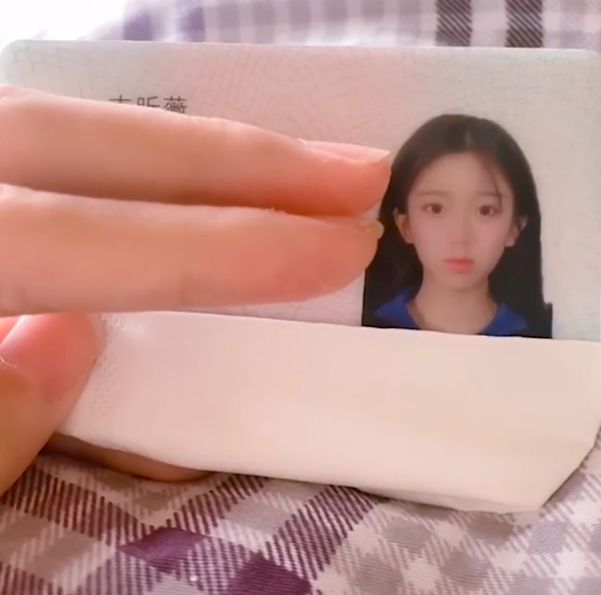 呆妹儿小霸王证件照被收藏整没整容一目了然