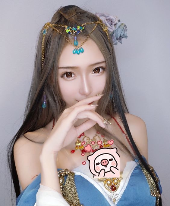 腐团儿cos侠女,穿"抹胸装"暴露"肩带",全网男粉移