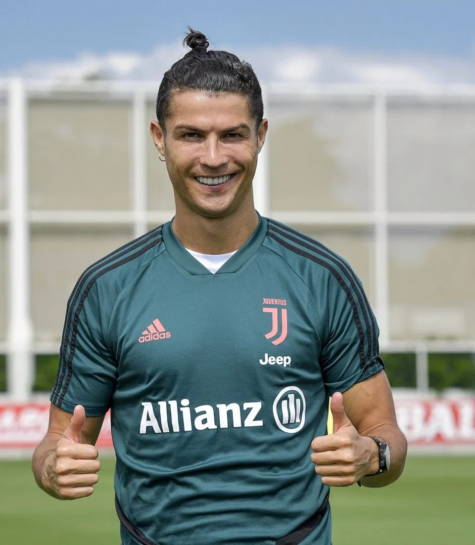 从精神小伙到时尚达人!这些年c罗发型变迁,哪一款最适合总裁?