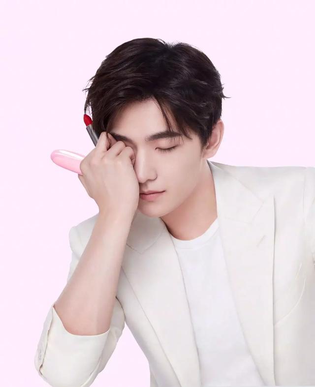 男明星口红广告槽点满满,还是易烊千玺最撩人!