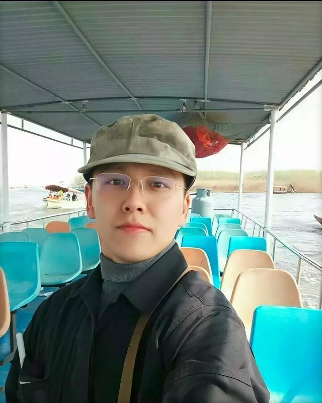 还记得出场三集就让人一眼万年的古风美少年翁斐然吗