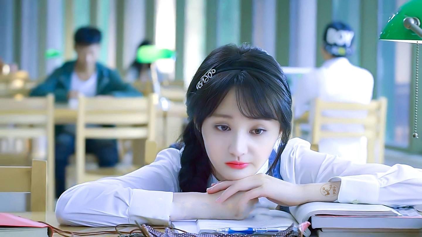 郑爽黄子韬耿直人设引争议,曾多次打破粉丝幻想