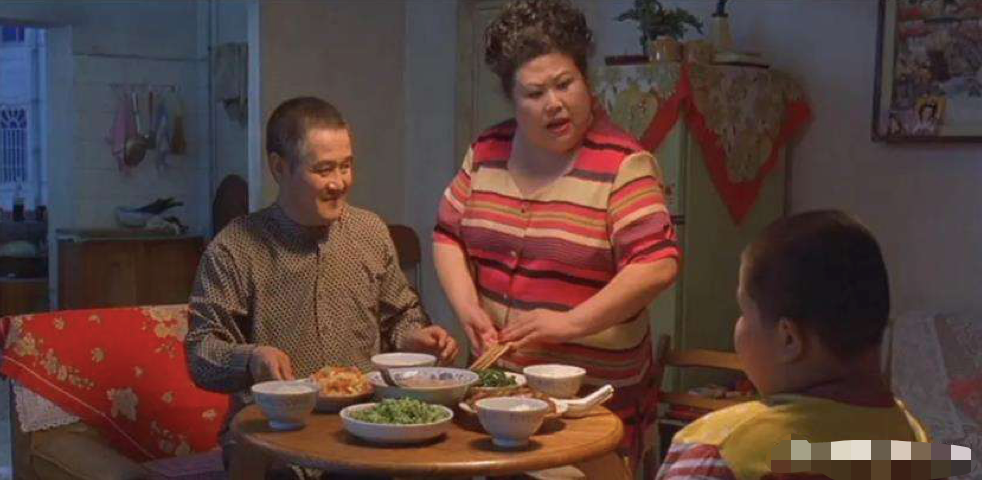 当时在北京一边拍戏一边在电影学院深造的董立范被赵本山看中,可能是