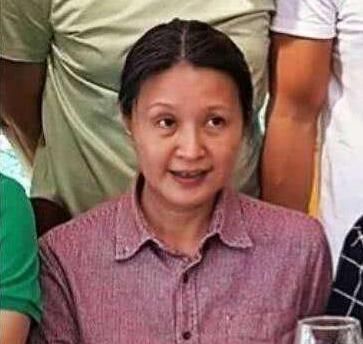 离婚后不久,屠洪刚与他的助理小岳在相处中产生情感.