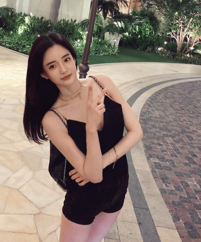 韩国"塑料美人"潘南奎,只跟有钱人深交,满脸是人民币的味道