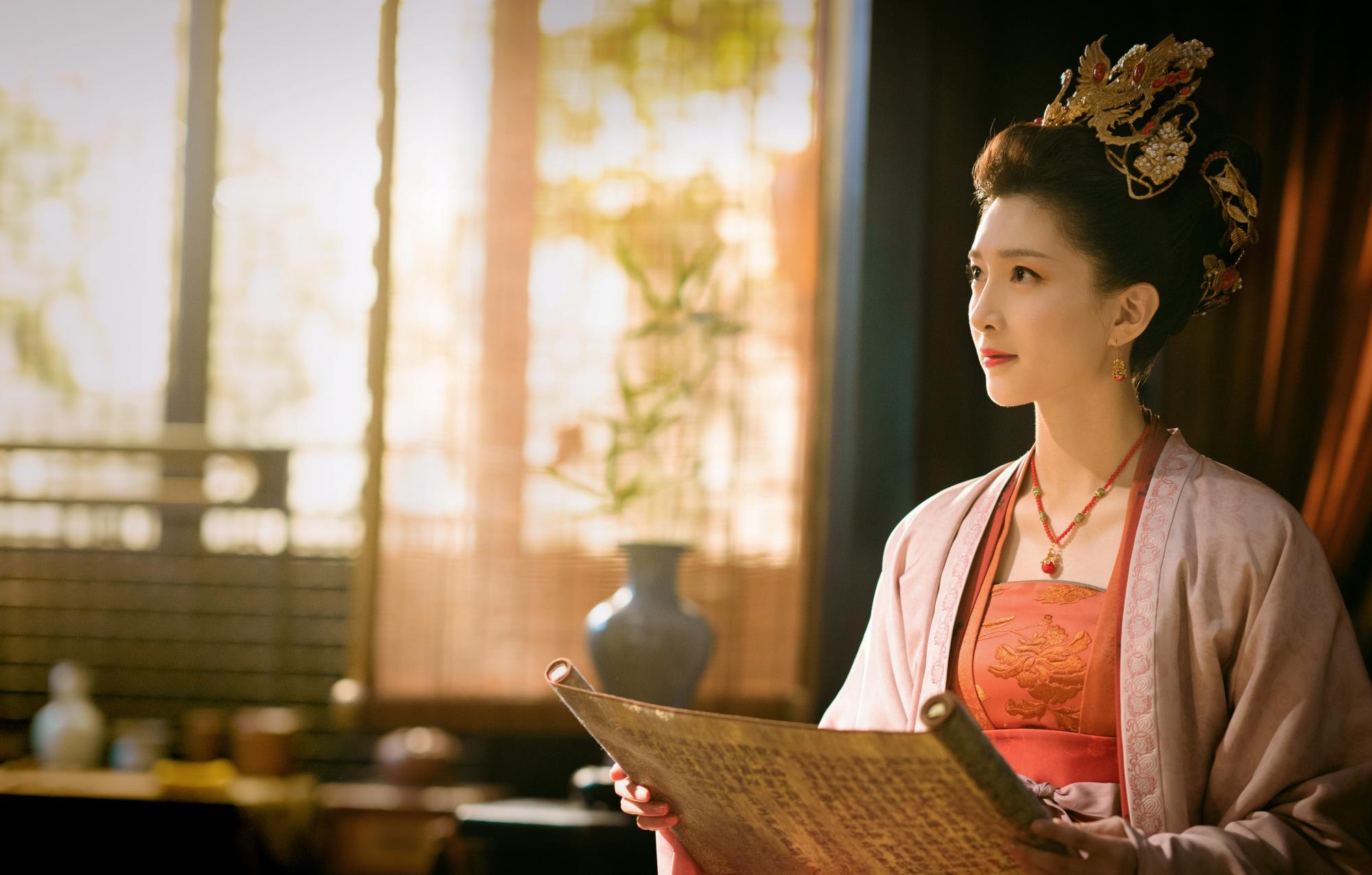 曹皇后的人设崩塌,江疏影发长文自嘲,长得漂亮也是我的错?