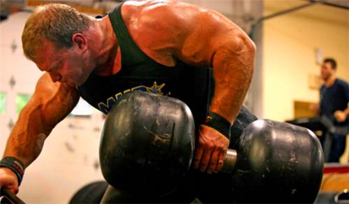 人的力气到底有多大?这位大力士留下骇人记录,百年来无人能打破