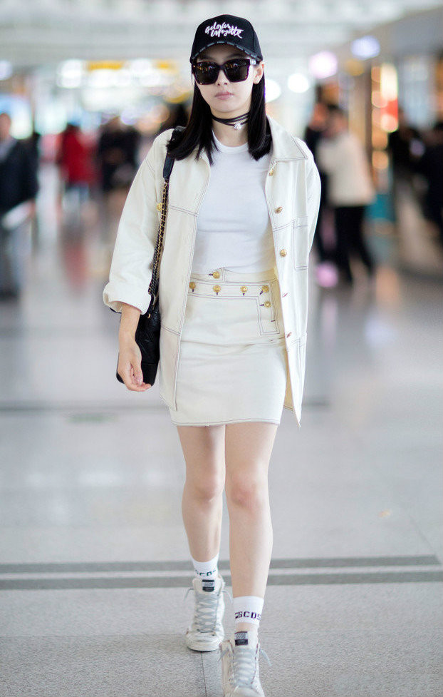 宋茜mv放大招,紧身衣配包臀裙身材真解馋,难怪拍戏能搭小奶狗