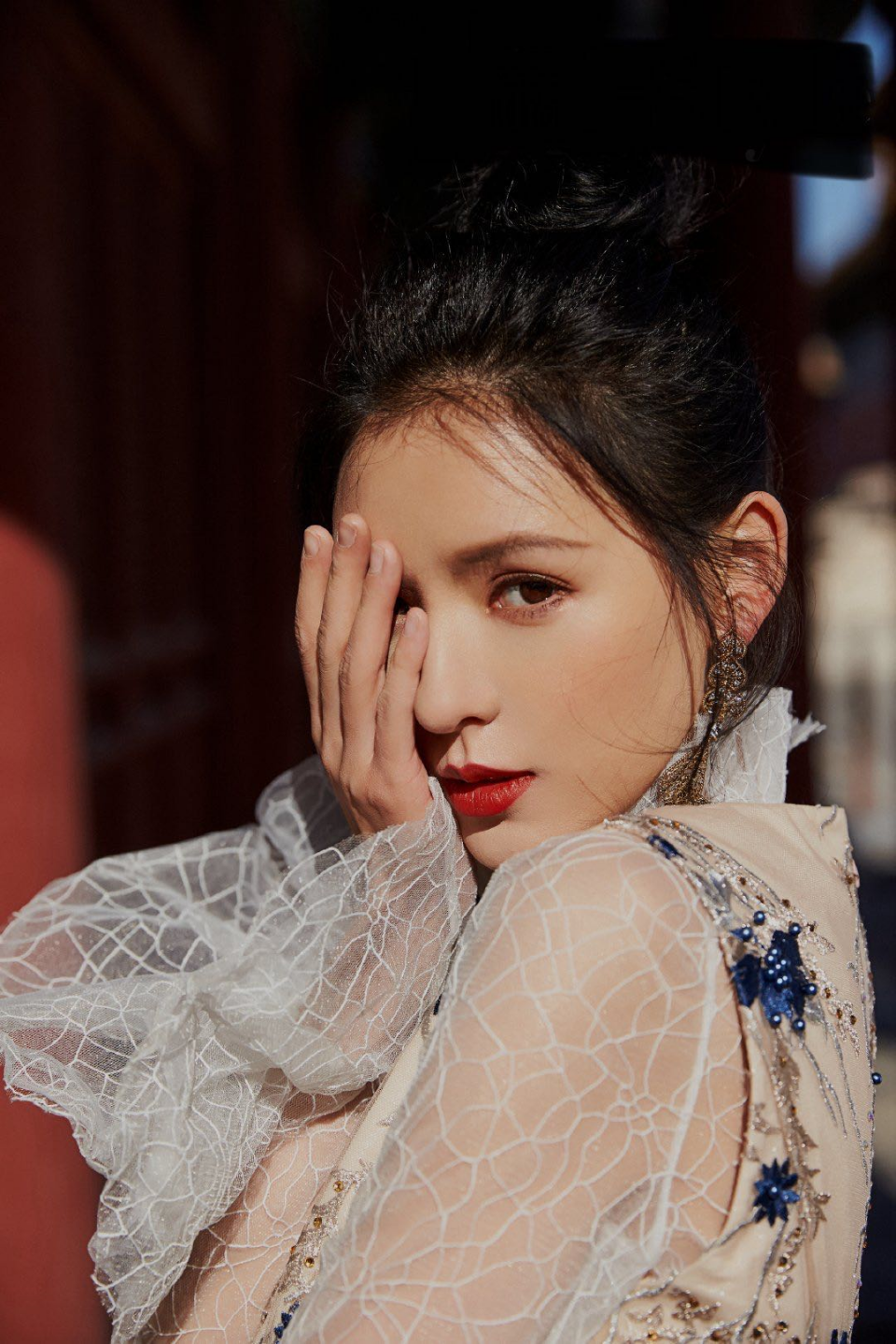 张予曦是公认的高颜值女星了,猫系脸长相极具妩媚灵动,魅力十足|张予