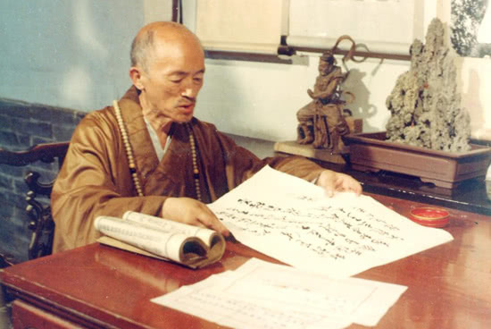 随着李连杰饰演的《少林寺》电影风靡全国,海灯法师也逐渐家喻户晓