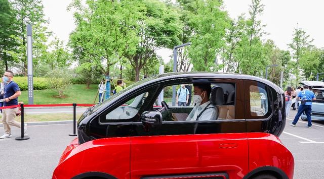 新宝骏e300的精准刀法改变年轻人出行生活的智能潮品