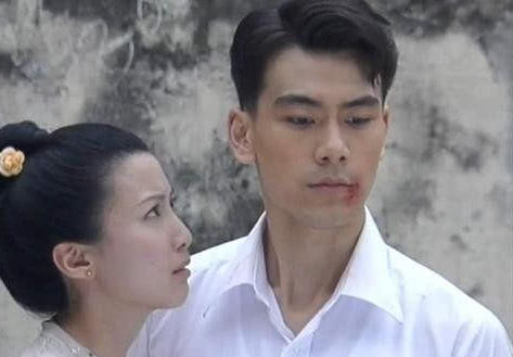 再看今年戴向宇和肖燕的同框照,网友感叹:山本洋介还是那个山本洋介