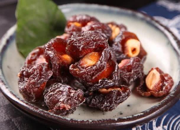 一旦确诊子宫肌瘤,这4种"零食"女人常吃,肌瘤或悄悄不见了