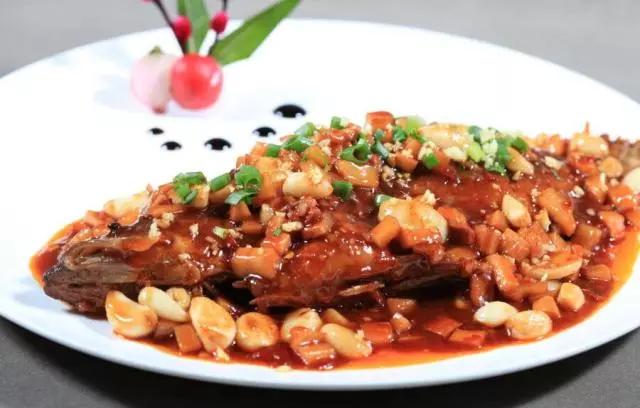 正文  根据2009年出版的徽菜标准,正式确定徽菜为皖南菜,皖江菜,合肥