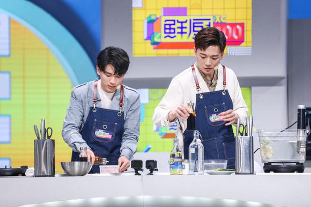 鲜厨1005月21日晚首播25次元料理惊艳众评委