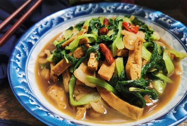 1把油菜,3块豆干,这道菜清淡不腻,下酒下饭,天热吃正适合!|油菜|豆干|