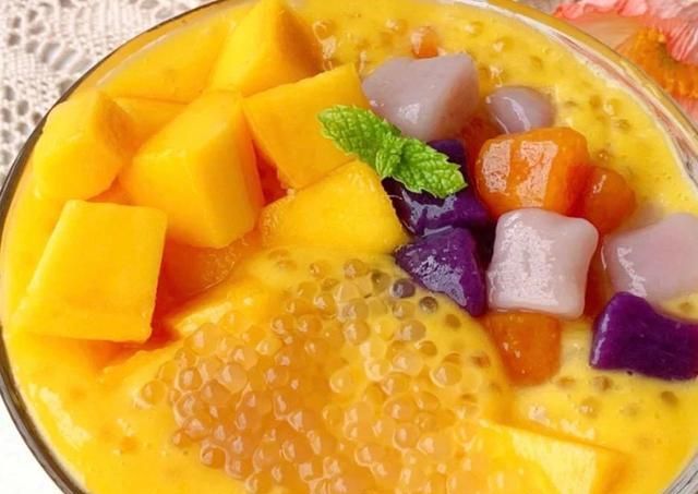 今天做了一份超多料的芋圆芒果西米露学会就不用再去甜品店啦