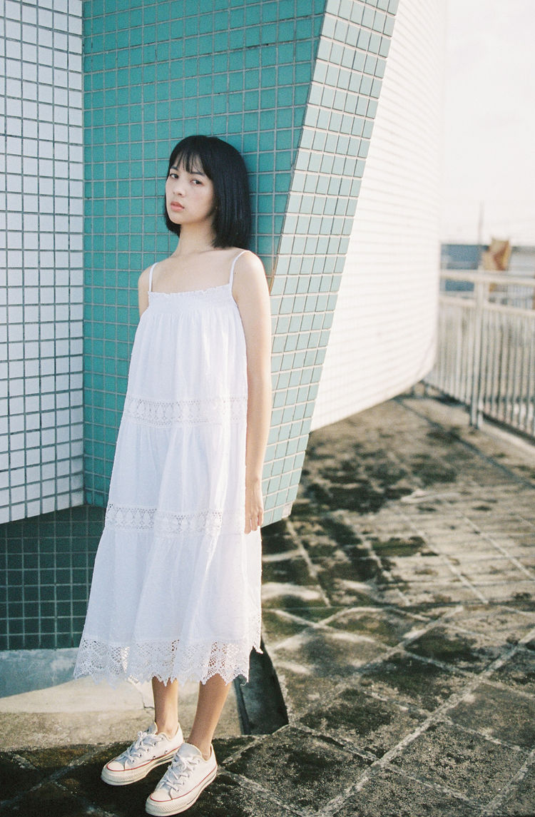 大街上也能拍时尚人像照,女生单人照美姿参考,动作简单也自然